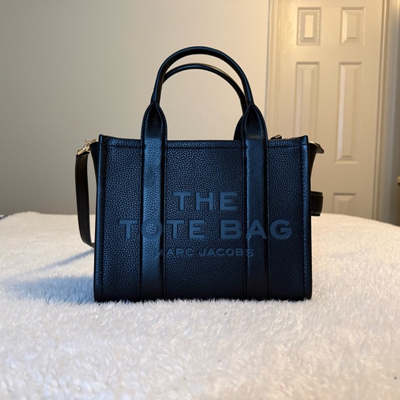 Marc Jacobs Black Tote with Matching Wallet - Picture 4 of 13